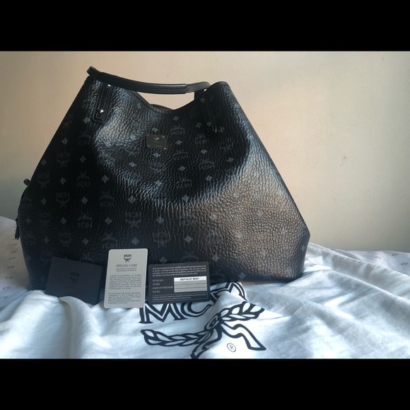 💯 Authentic GM Reversible Galaxy MCM Shopper - Picture 3 of 3